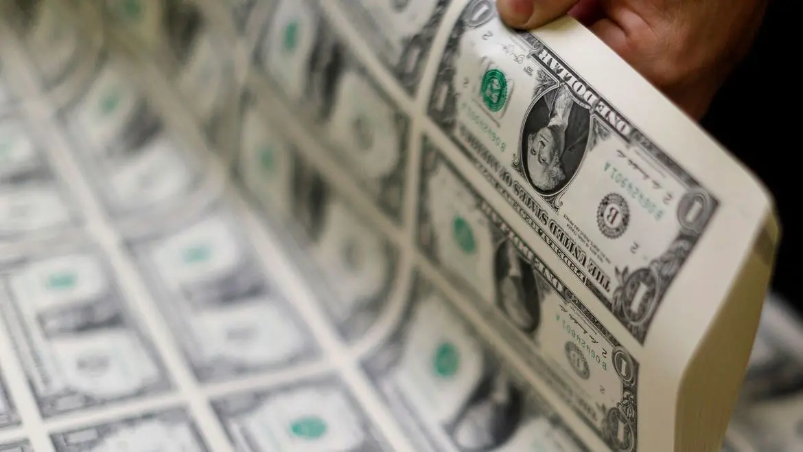 Imagem da notícia: Dólar comercial vai chegar a R$ 6? Confira o que preveem economistas