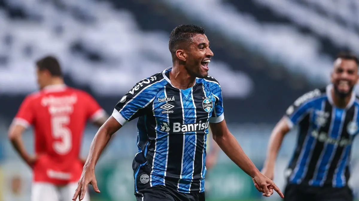 Imagem da notícia: Fortaleza anuncia contratação de meia Isaque, ex-Grêmio