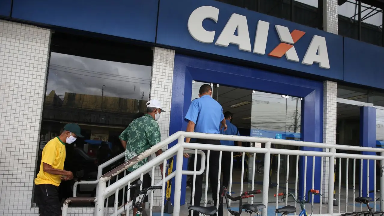 Imagem da notícia: Agências da Caixa devem abrir aos sábados para pagamento do auxílio emergencial 2021
