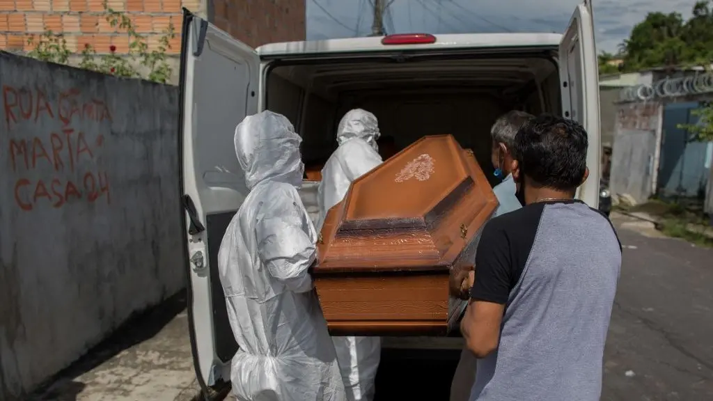 Imagem da notícia: Ceará registra um óbito em casa por Covid-19 a cada dia em 2021