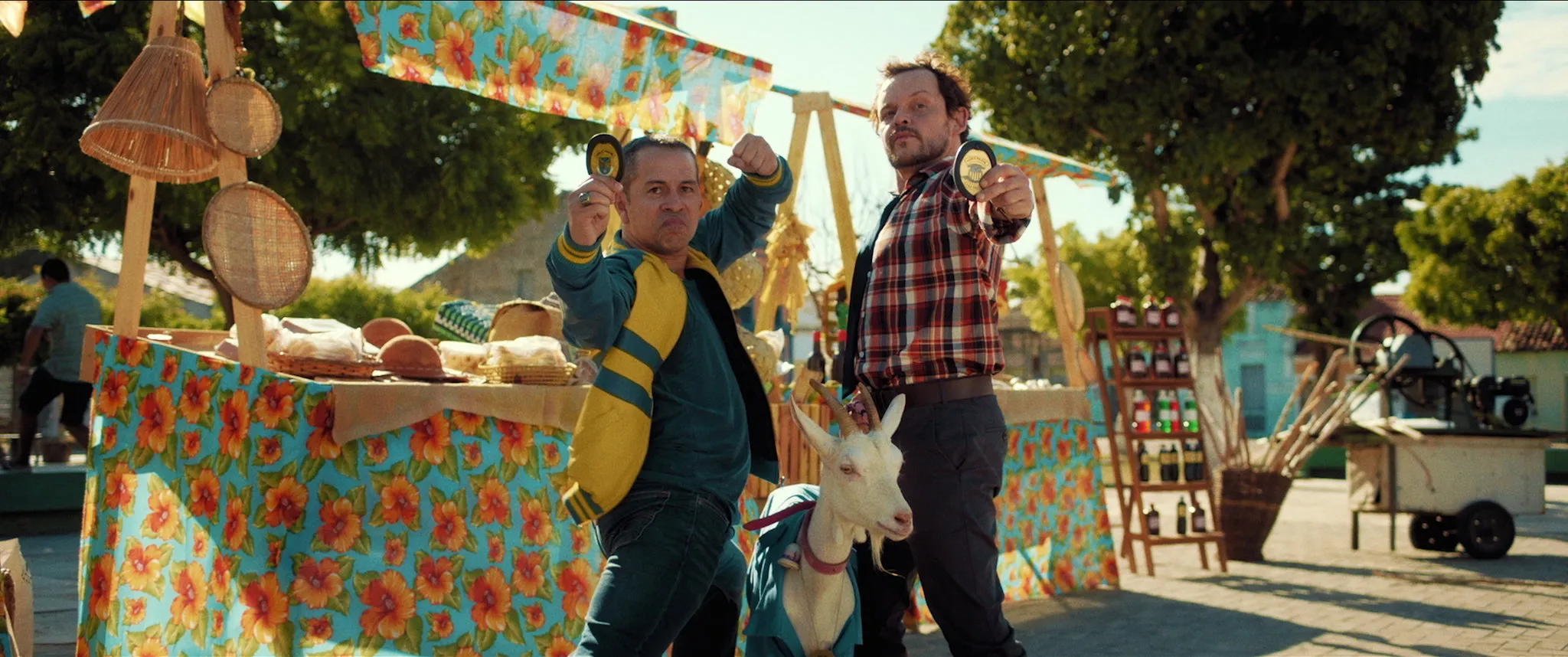 A dupla Bruceuilis (Edmilson Filho) e Trindade (Matheus Nachtergaele) protagoniza o filme 