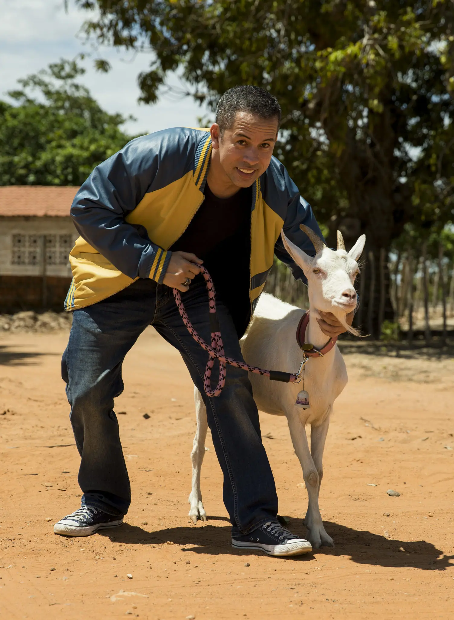 Imagem da notícia: Cabras da Peste na Netflix: Edmilson Filho diz que unir comédia e artes marciais é sonho realizado