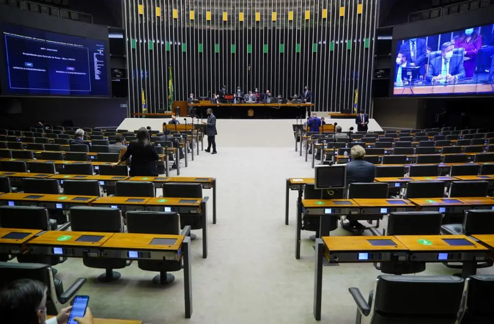 Imagem da notícia: Assembleia ou Câmara? Ex-prefeitos cearenses se movimentam para continuar na vida pública em 2022