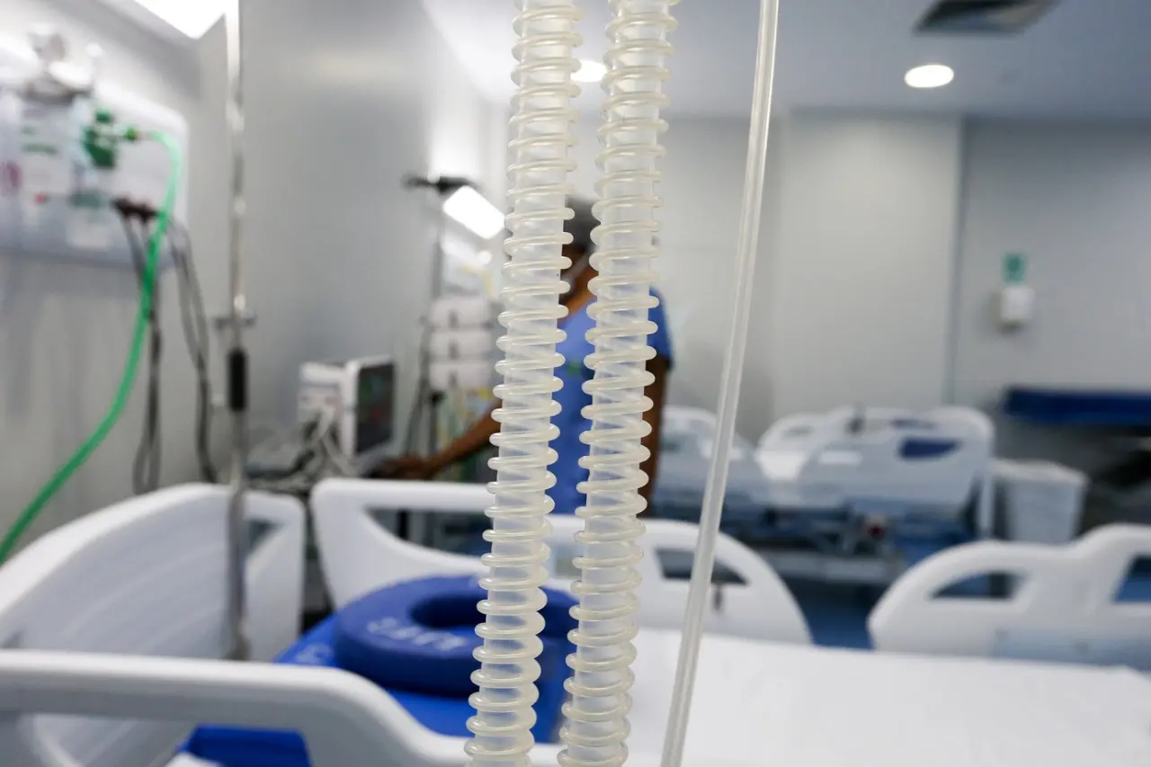 Imagem da notícia: Sarto entrega mais 50 leitos de enfermaria no IJF para atendimento de pacientes com Covid-19
