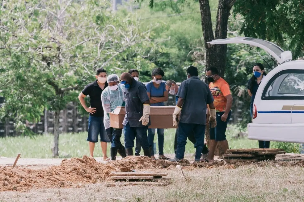 Imagem da notícia: Ceará ultrapassa 13 mil mortes pela Covid-19 registradas na pandemia