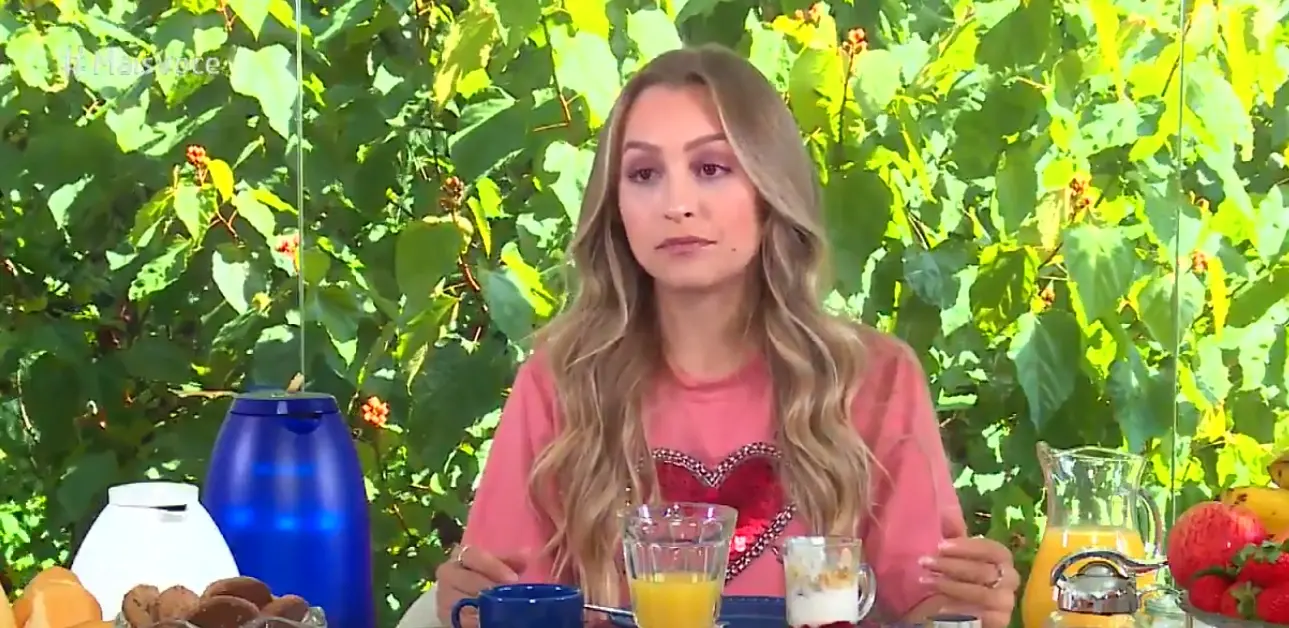 Imagem da notícia: Carla Diaz fala sobre relacionamento com Arthur à Ana Maria Braga: 'quando a gente gosta, fica cega'