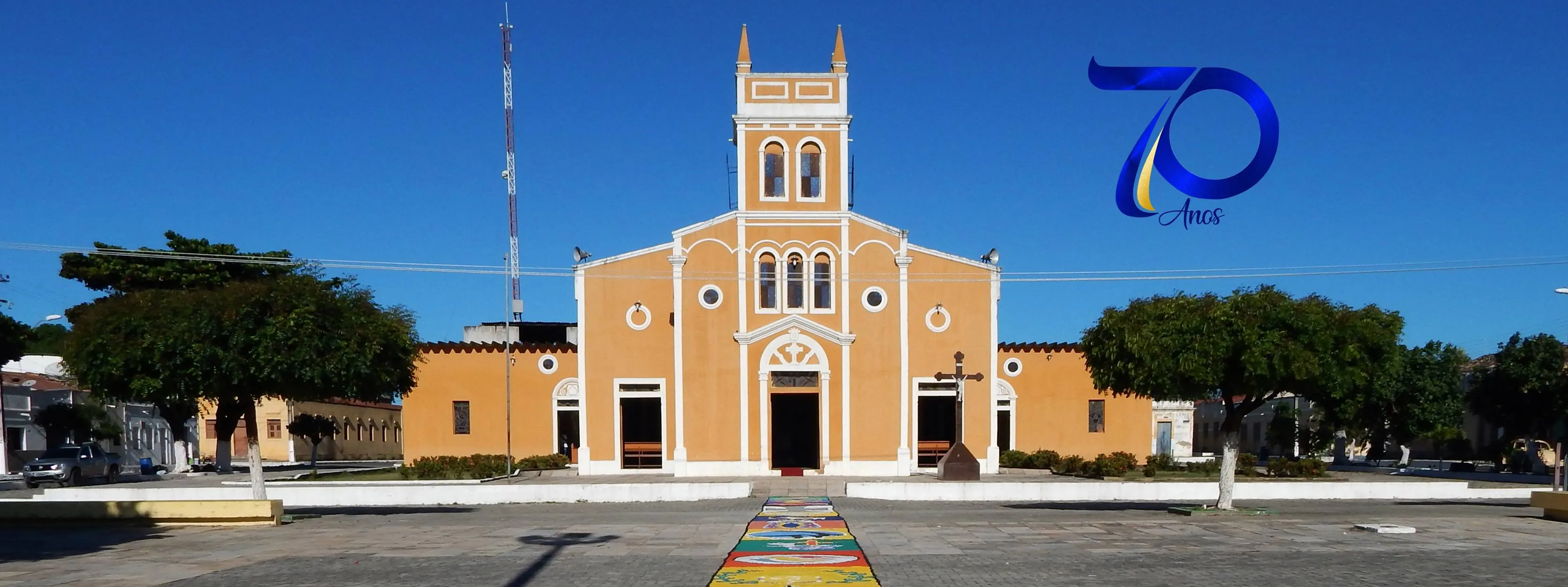 Praça em frente à Igreja Matriz de Nossa Senhora da Conceição, em Guanacés