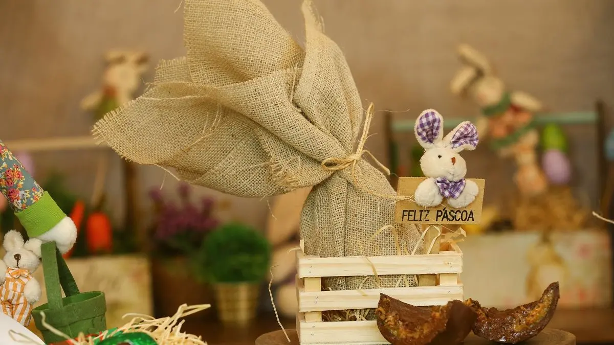 Imagem da notícia: 'Drive-thru' para venda de produtos de chocolate é liberado no Ceará durante a semana da Páscoa 