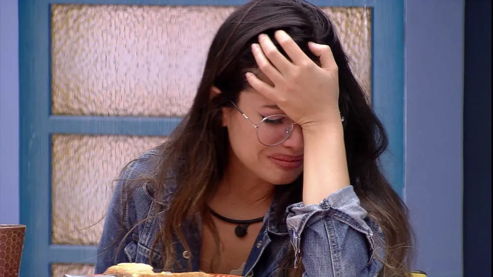 Imagem da notícia: No paredão do BBB 21, Juliette chora na cozinha da xepa