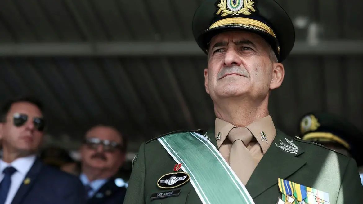 Imagem da notícia: Bolsonaro troca 6 ministros, incluindo os da Defesa, Justiça e Itamaraty