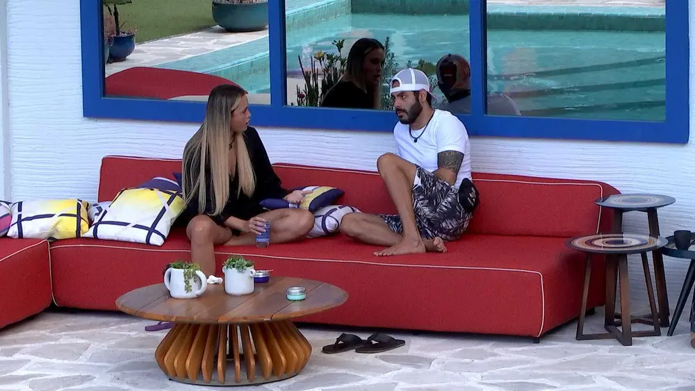 Imagem da notícia: Rodolffo chama Sarah para conversar e fala sobre amizade: 'Amigo tem que falar a verdade'