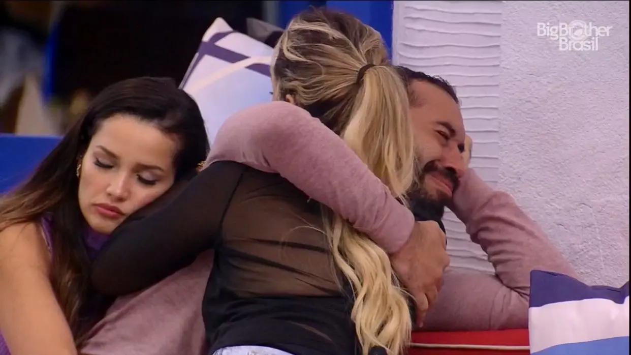 Imagem da notícia: Sarah fora do BBB 21 é chance final de Juliette e Gilberto brilharem juntos