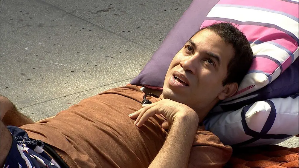 Imagem da notícia: Desanimado no BBB 21, Gilberto diz: 'pode ficar com raiva de mim todo mundo'