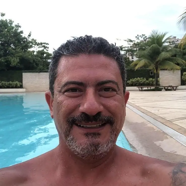 Imagem da notícia: Viúva de Tom Veiga, o Louro José, fala como contou da morte do marido para os filhos
