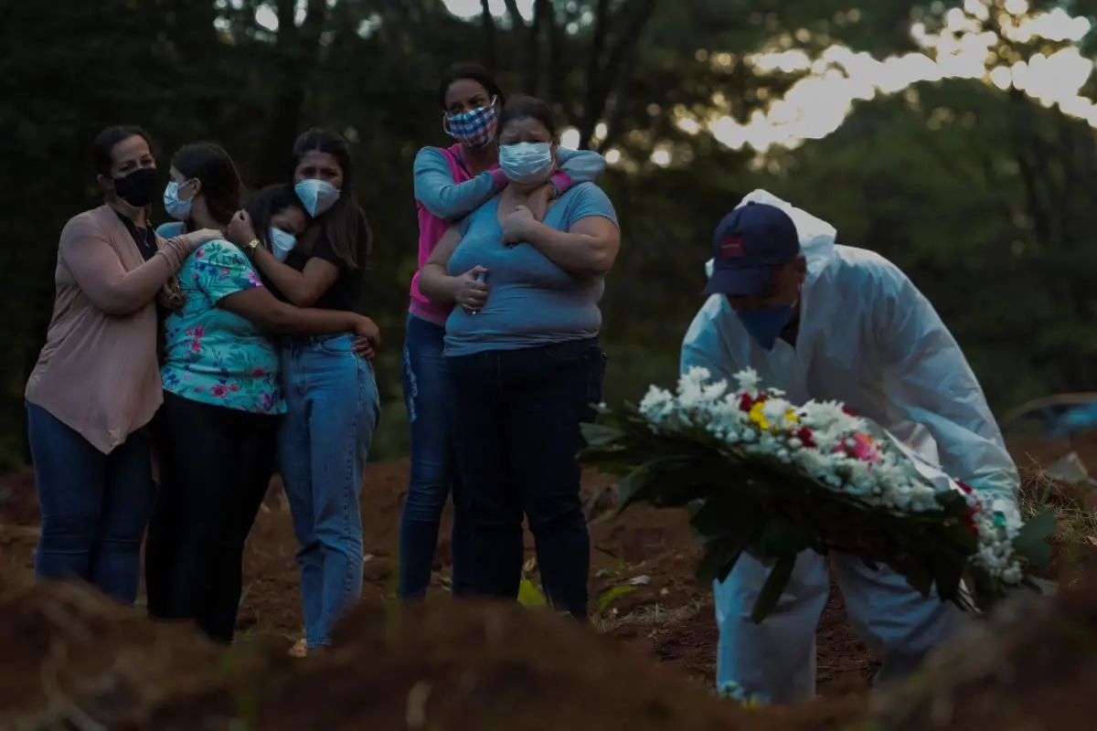 Imagem da notícia: Março foi o pior mês da pandemia de Covid-19 no Brasil; abril pode ser mais trágico