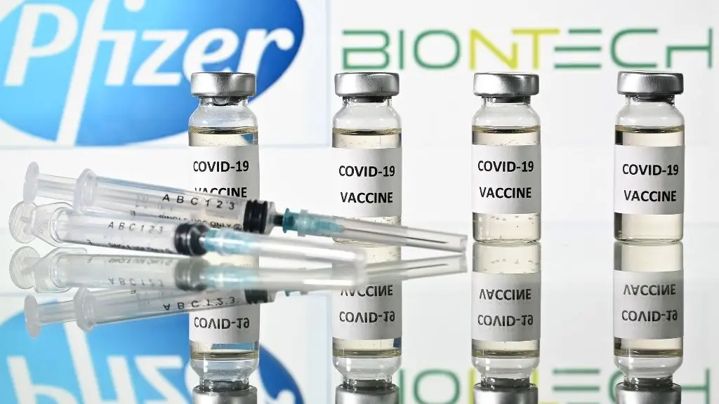 Imagem da notícia: Pfizer diz que vacina tem eficácia alta contra a variante sul-africana do coronavírus 