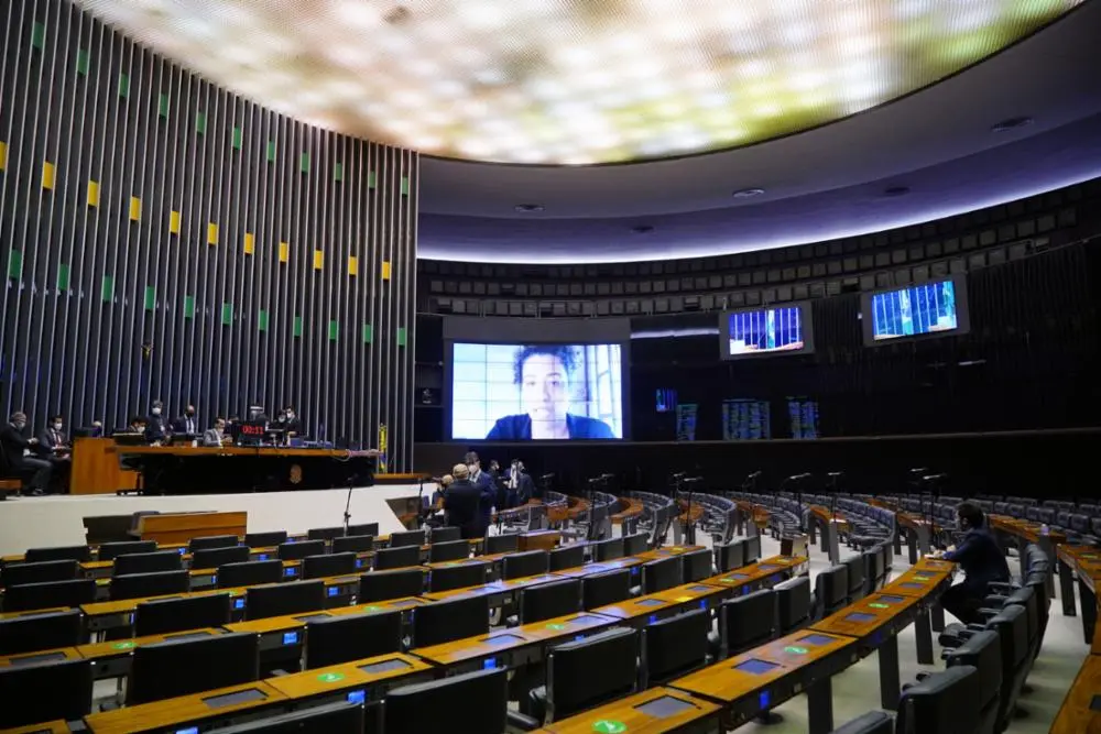 Imagem da notícia: Como a aprovação do Orçamento está opondo Guedes e Lira em debate sobre impeachment