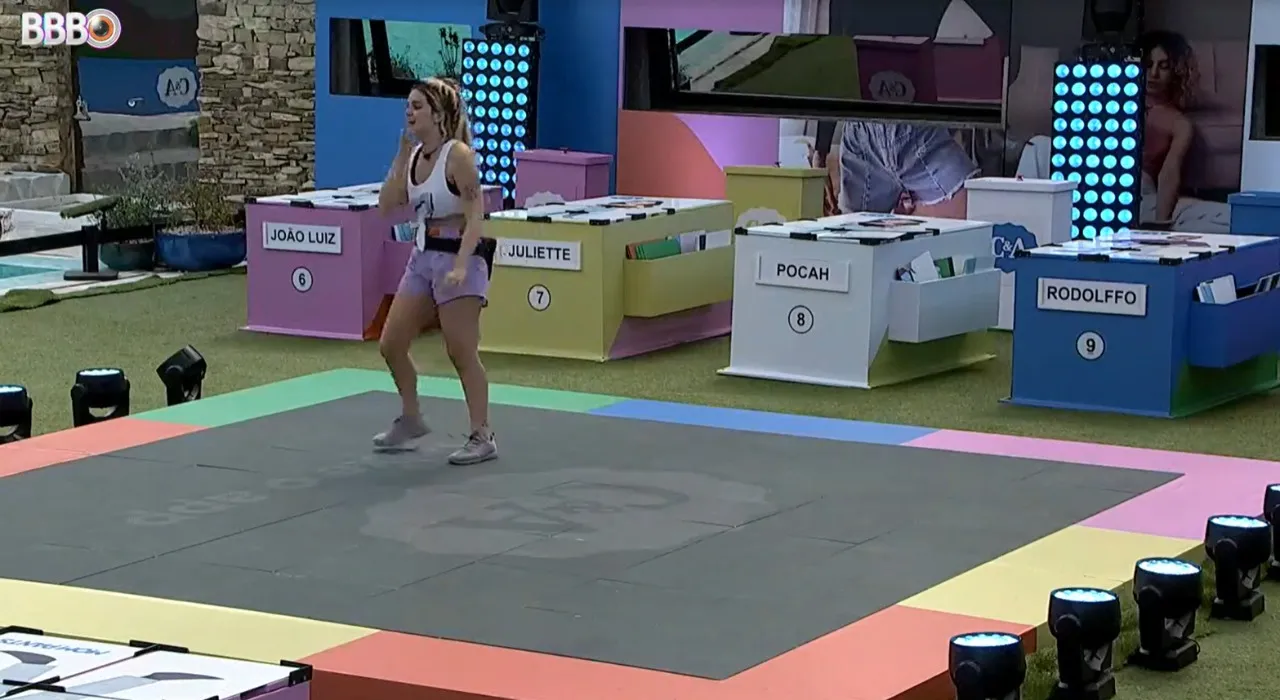Emocionada, mas com receio, Viih Tube ainda permaneceu dançando por alguns instantes, esperando uma confirmação da direção