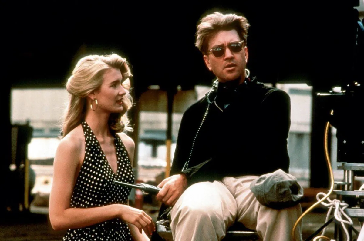 O diretor David Lynch, com a atriz Laura Dern, nos bastidores de 