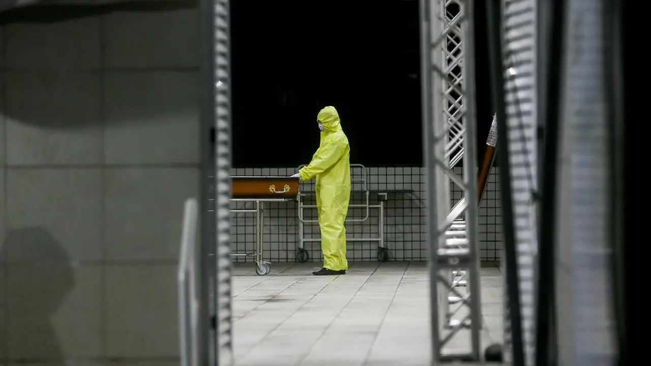 Imagem da notícia: Mortes de ex-governador e prefeito de Palhano aumentam lista de políticos do Ceará vítimas da Covid