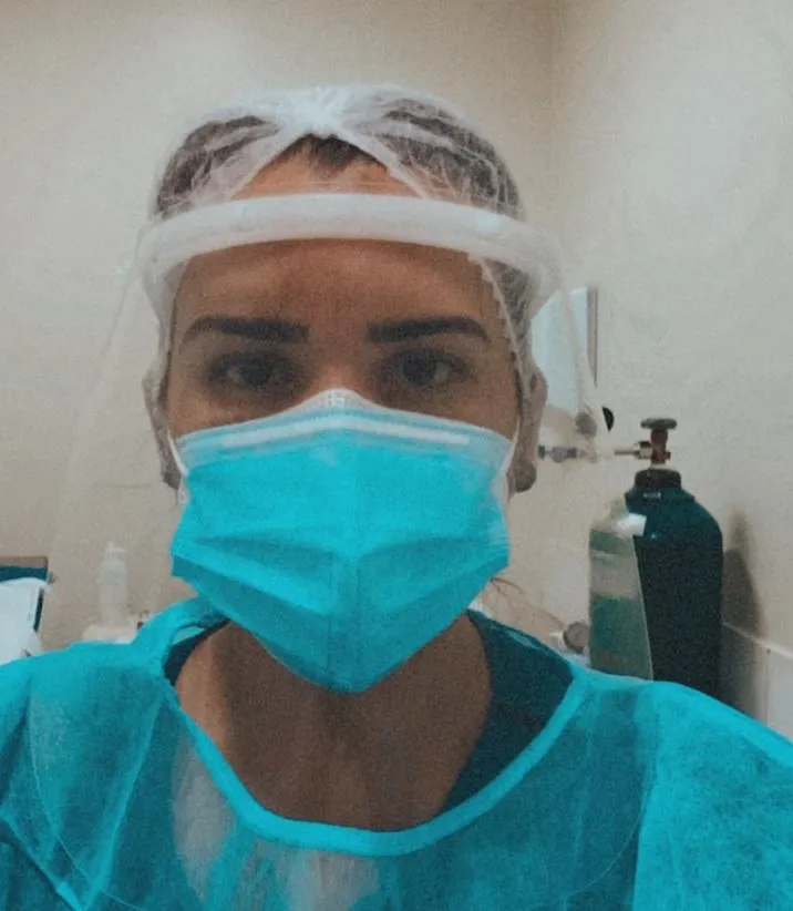 A médica Mayna Moura passou 90 dias sem ver o filho Matheus, na época com 8 meses