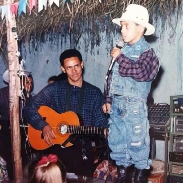 Pai de Rodolffo mostrou foto da infância do sertanejo