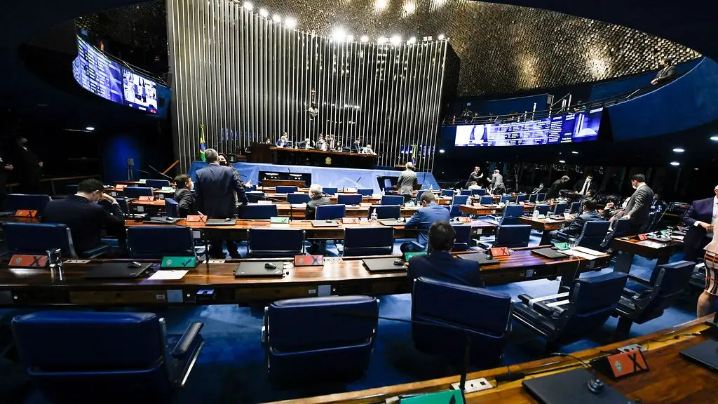 Imagem da notícia: Programa de corte de salário e jornada entra na pauta do Senado