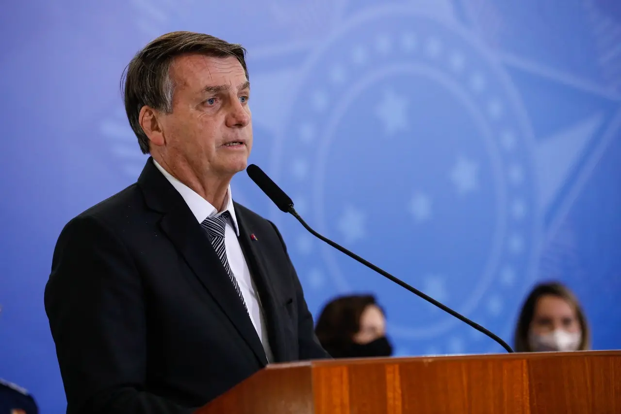 Imagem da notícia: Jair Bolsonaro critica CPI da Covid-19: 