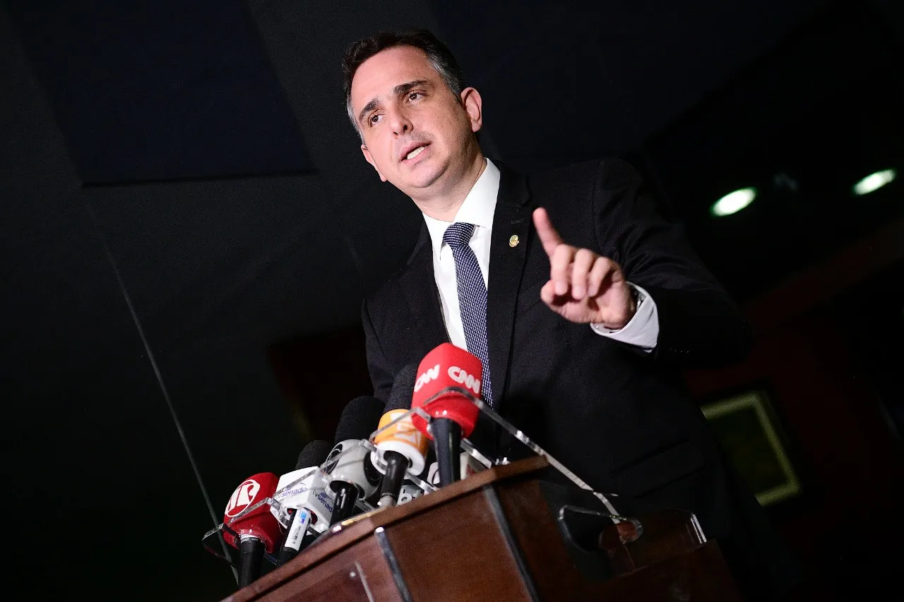 No entendimento de Barroso, Rodrigo Pacheco foi omisso ao não instalar a CPI