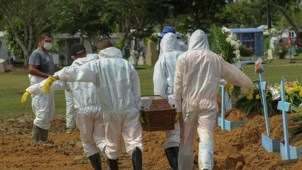 Imagem da notícia: Brasil registra 3.693 mortes por Covid-19 em 24 horas