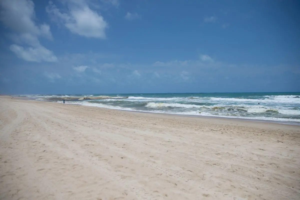 Imagem da notícia: Circulação em praias, calçadões e areninhas no Ceará segue proibida em novo decreto 