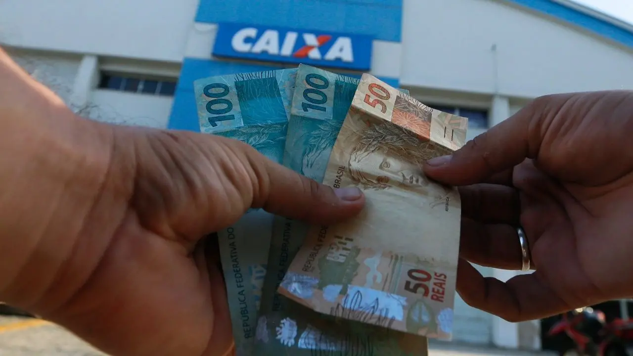 Imagem da notícia: Caixa paga hoje auxílio emergencial para nascidos em julho; confira calendário