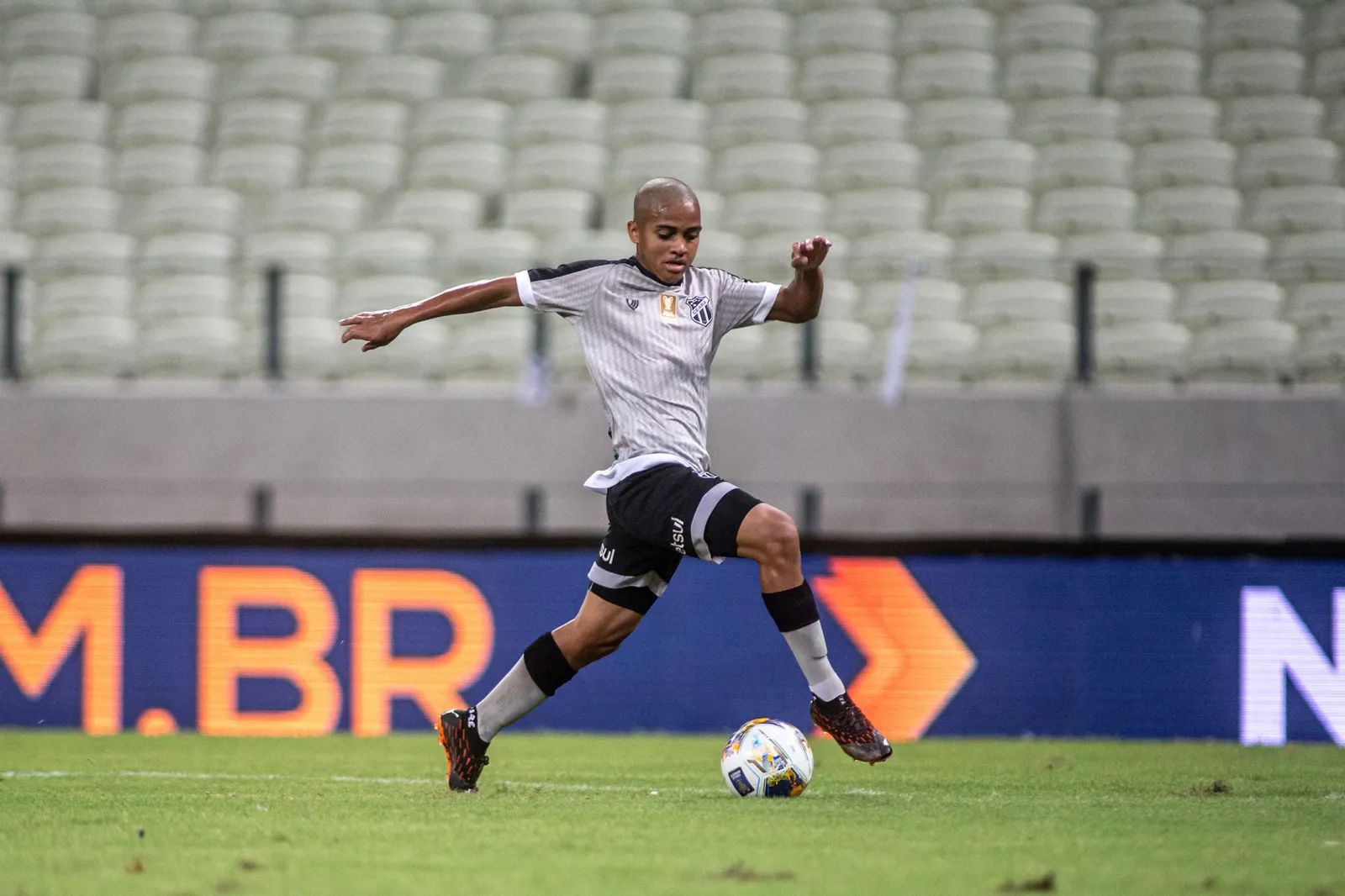 João Victor recebeu oportunidade no profissional no 2º tempo da partida do Ceará contra o Salgueiro pela Copa do Nordeste