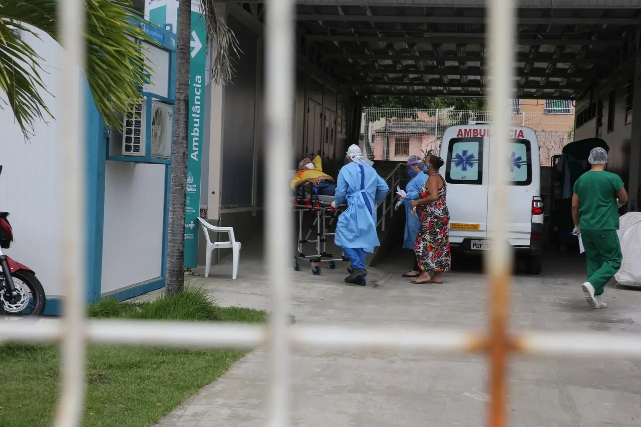 Imagem da notícia: Saiba como está a fila por leitos de UTI Covid por região de saúde no Ceará 