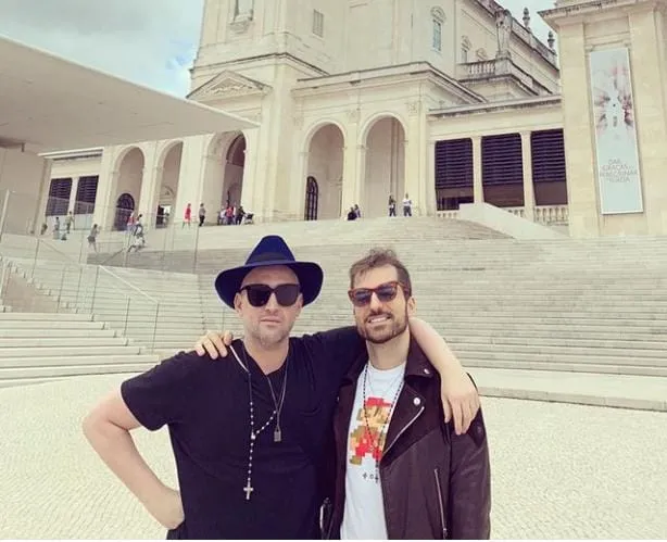 Paulo Gustavo e o marido, Thales Bretas
