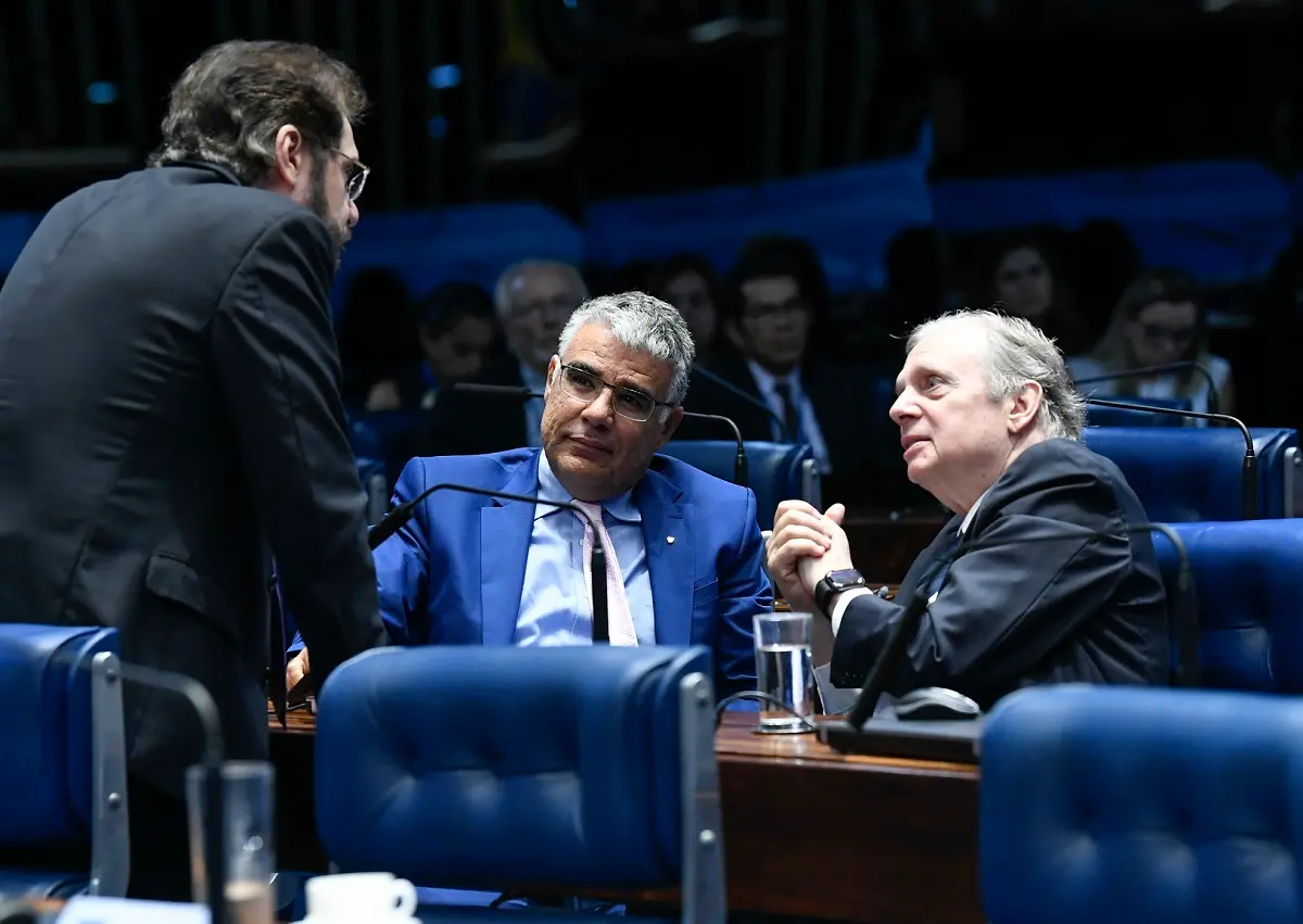 Imagem da notícia: Tasso Jereissati e Eduardo Girão vão compor CPI da Covid-19; senadores divergem sobre a investigação
