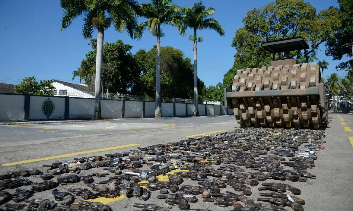 Com o Estatuto do Desarmamento, cidadãos puderam entregar armas que possuíam ilegalmente