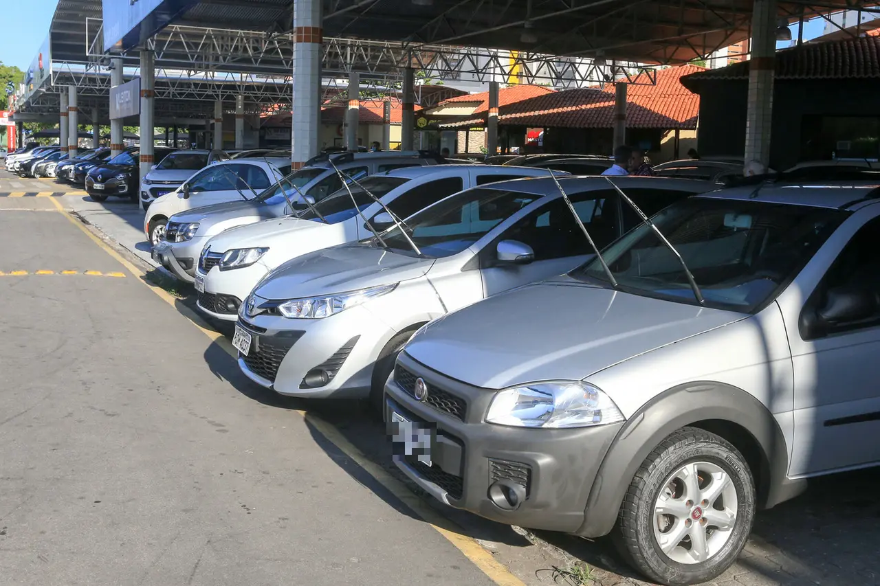 Imagem da notícia: Com lockdown, venda de carros usados despenca 75% no Ceará; preços devem subir