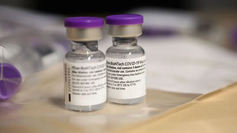 Imagem da notícia: Pfizer indica que 3ª dose de sua vacina contra a Covid-19 pode ser necessária daqui um ano 