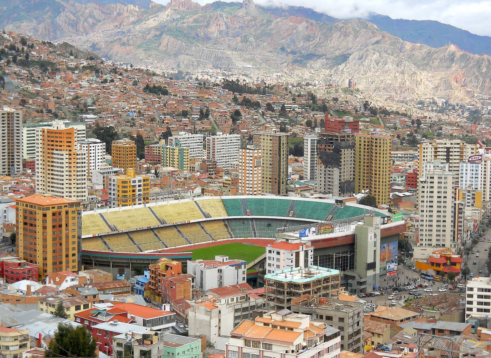 O lendário estádio Hernando Siles é o principal da Bolívia, sendo também a casa da seleção local