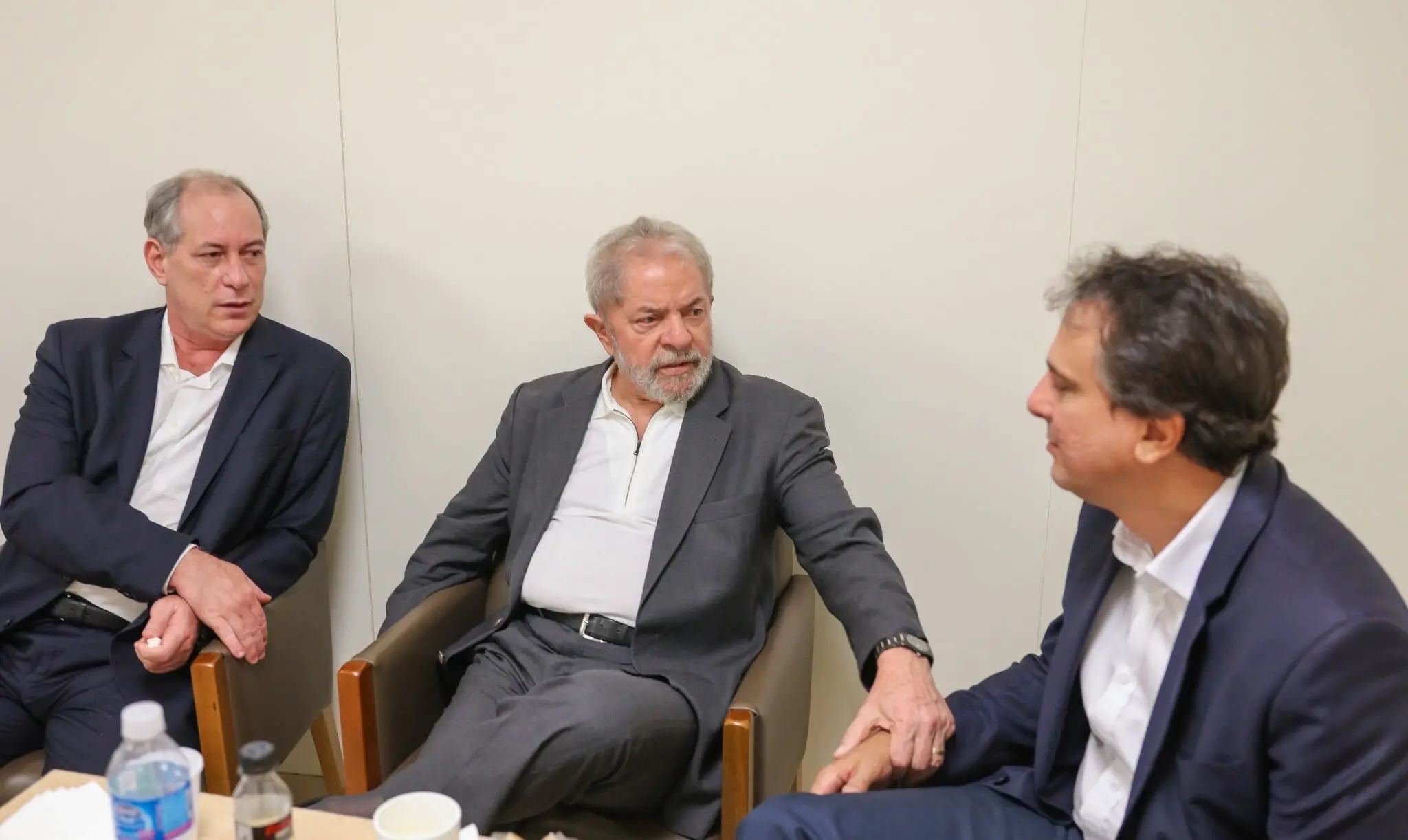 Imagem da notícia: Lula de volta ao cenário eleitoral deve impor dilema a Camilo Santana no Ceará, avaliam analistas
