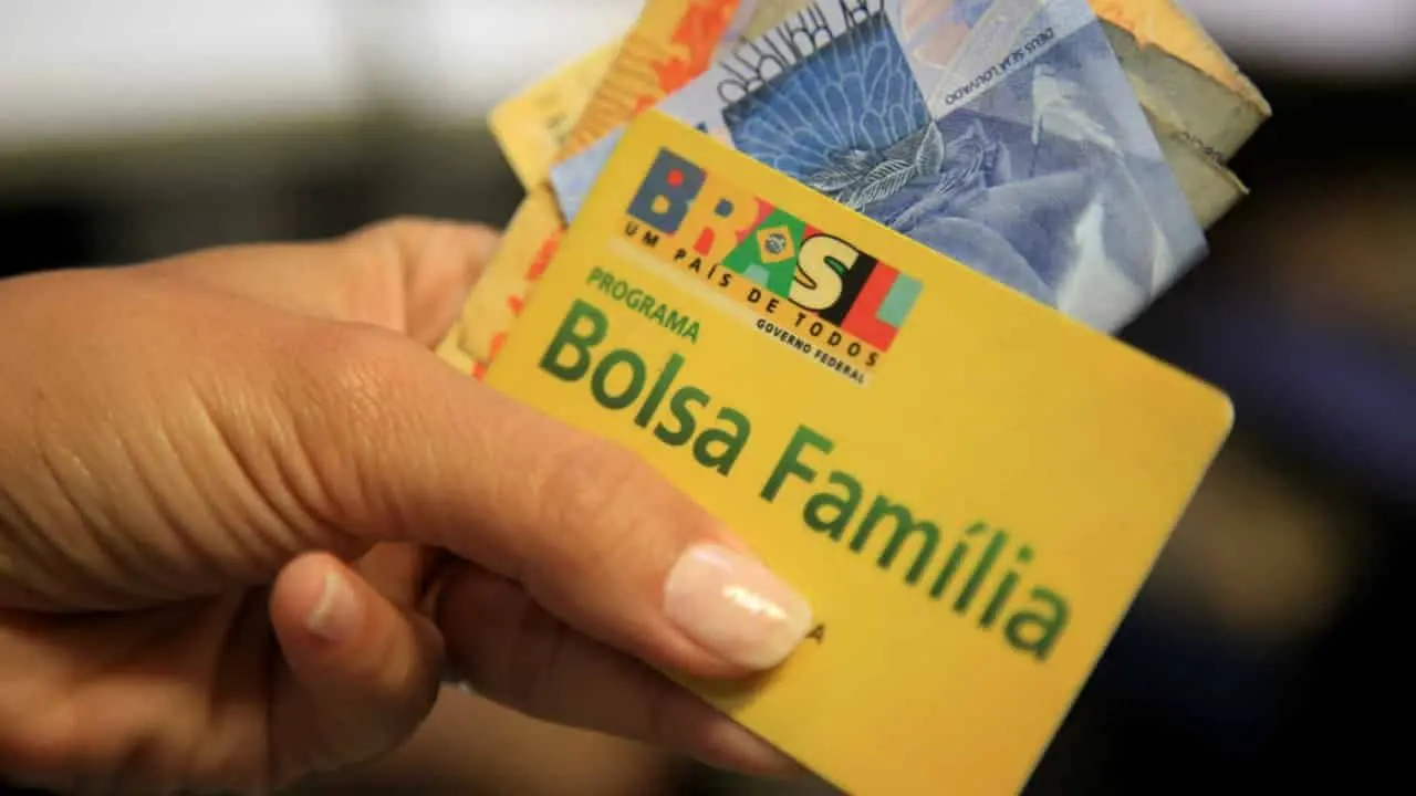 Imagem da notícia: Caixa paga hoje auxílio emergencial a beneficiários do Bolsa Família com NIS 4
