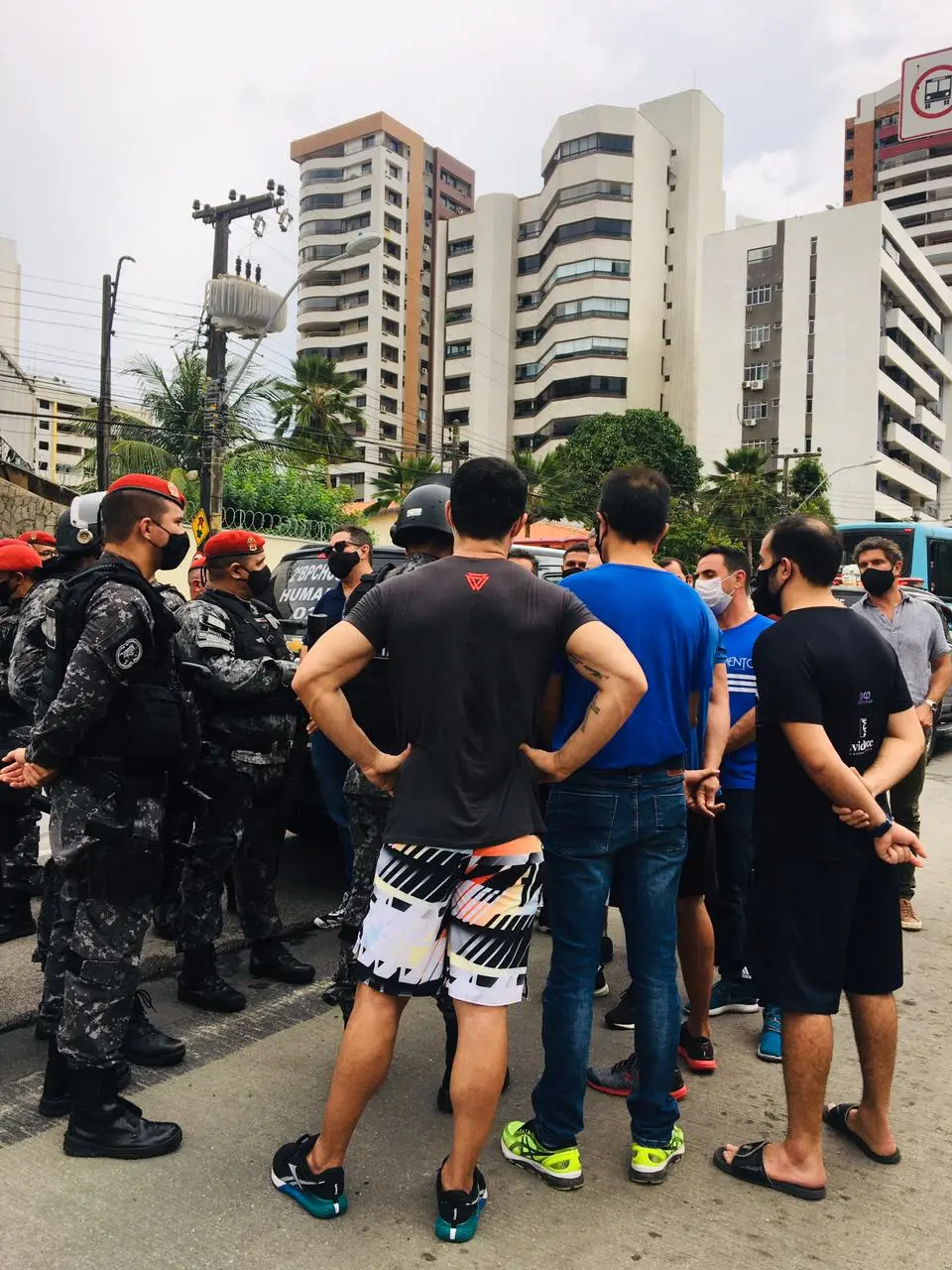 Pessoas protestando