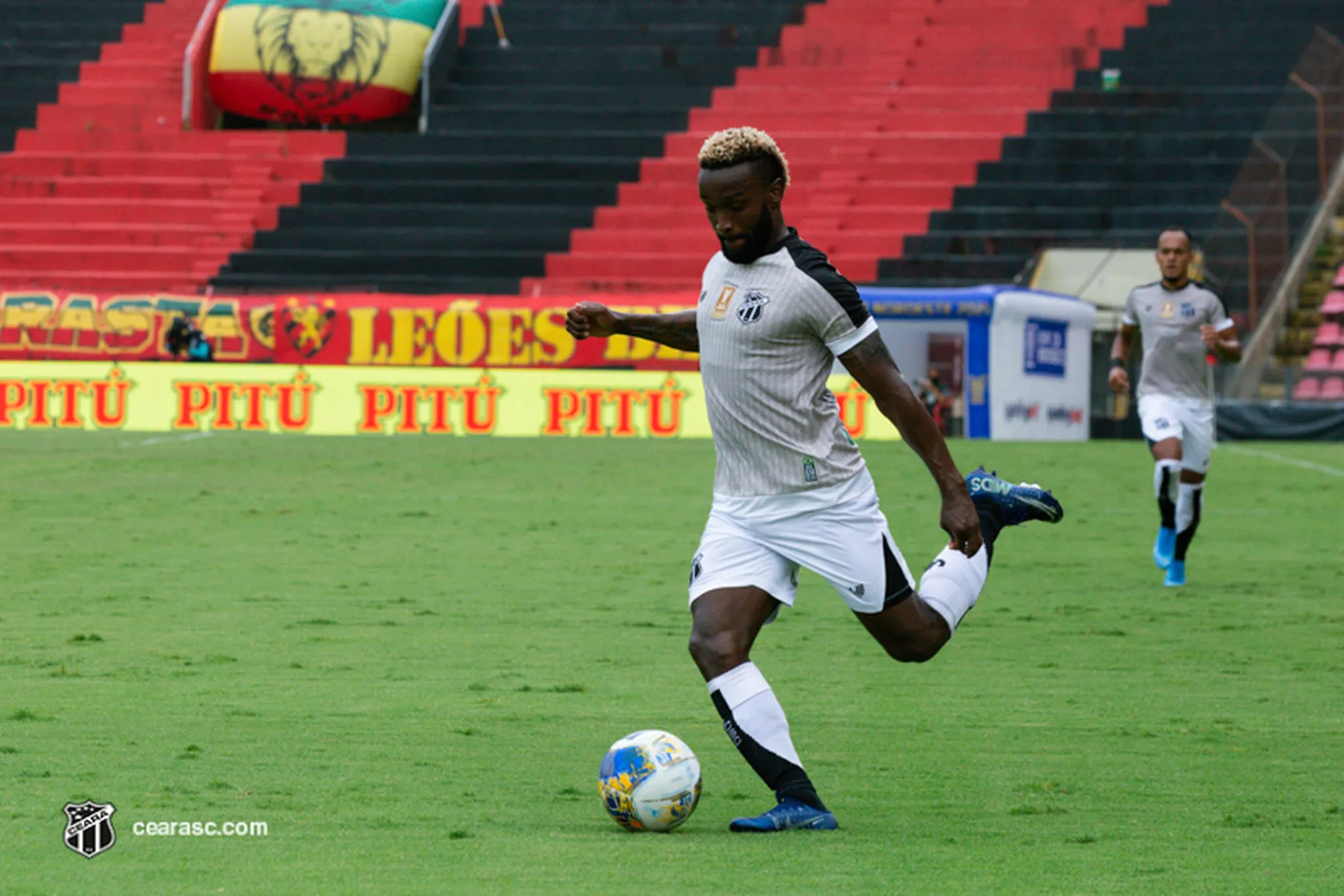 O atacante Stiven Mendoza é uma das principais contratações para a temporada