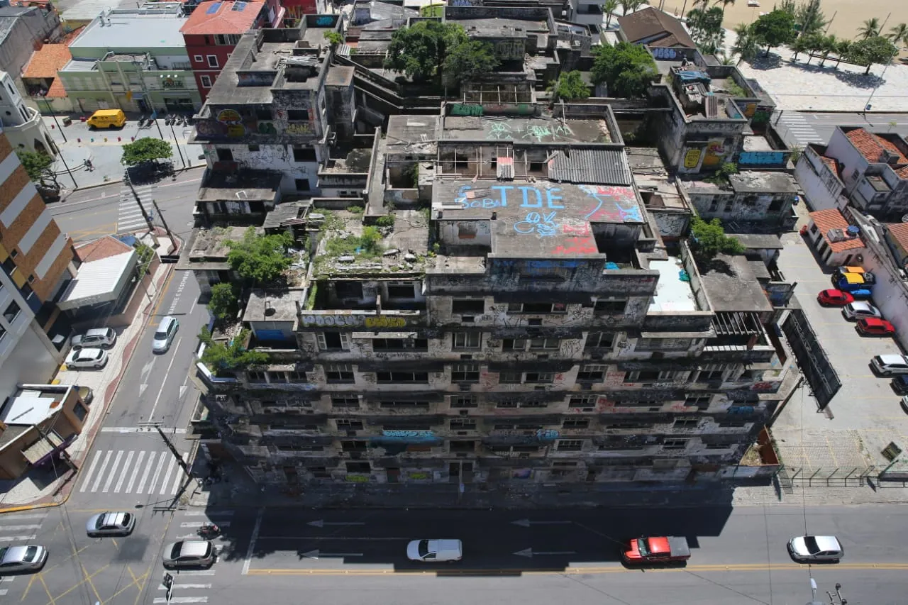 Hoje abandonado, o Edifício São Pedro foi inaugurado em 1951 com estrutura que lembra um navio