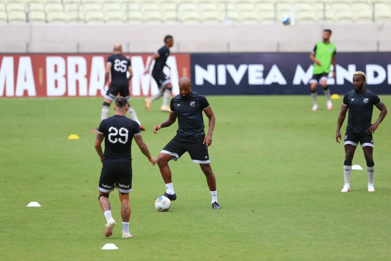 Ceará deve ter time semelhante ao que entrou em campo contra o Sampaio Corrêa. A dúvida é a entrada de Vizeu no time