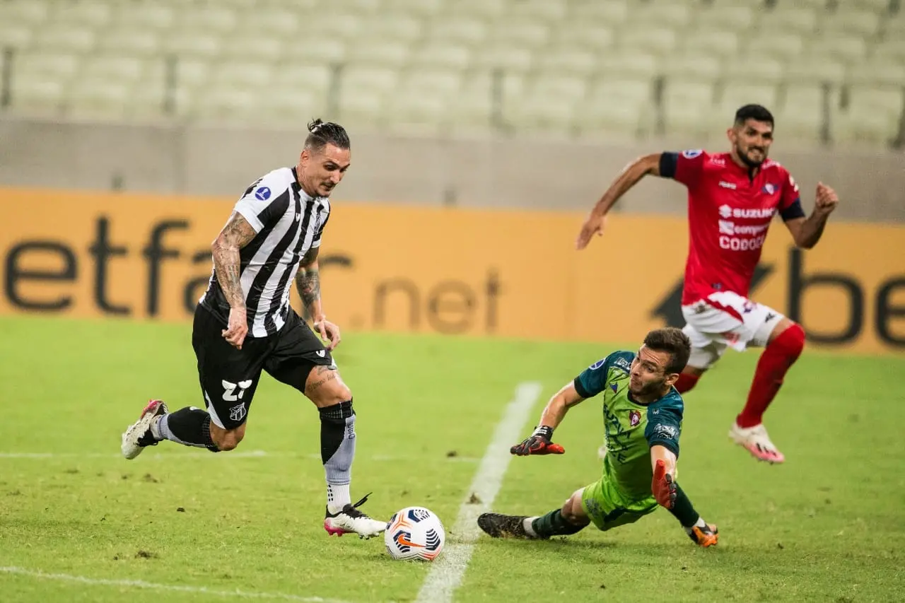 Imagem da notícia Análise: Ceará supera retranca boliviana na Sul-Americana com paciência e construção de jogo
