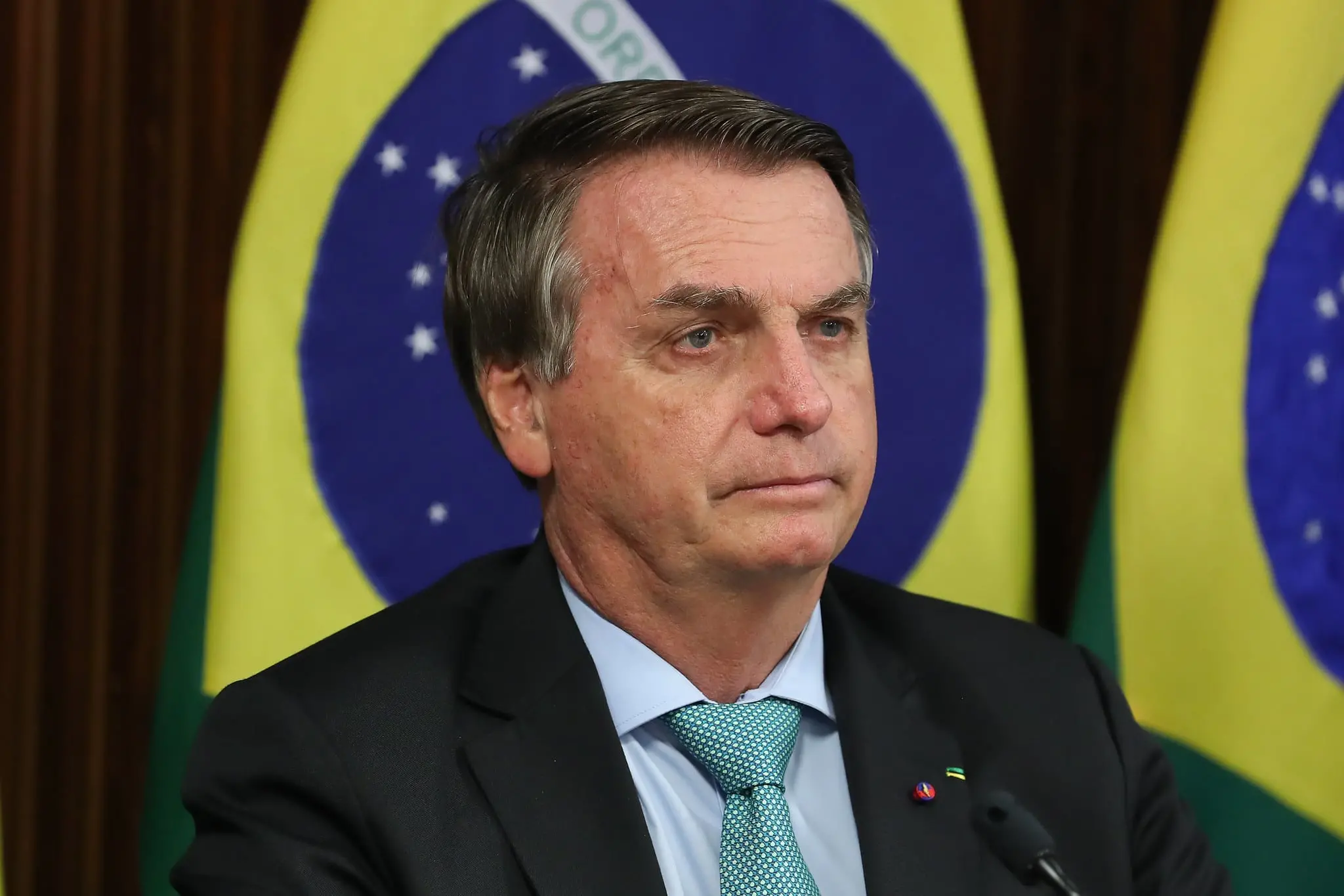 Imagem da notícia: Em discurso, Bolsonaro promete redução de emissões e fim do desmatamento 