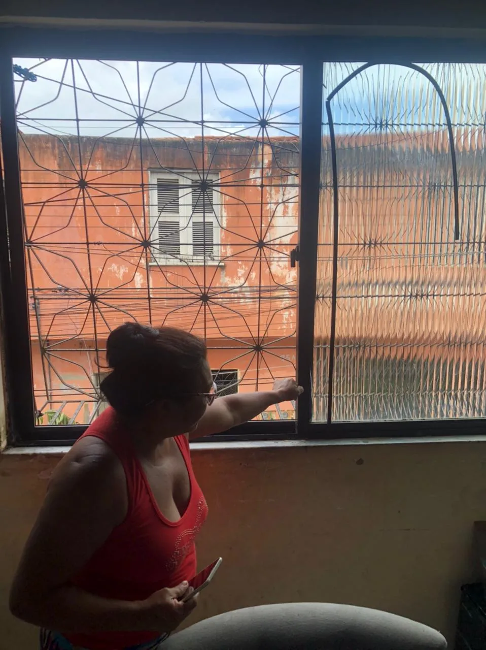Vidros, portas e janelas de diversas casas foram quebrados