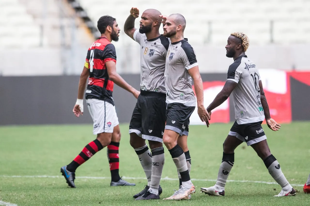 O zagueiro Messias marcou um belo gol de cabeça para o Ceará, o segundo do time na partida